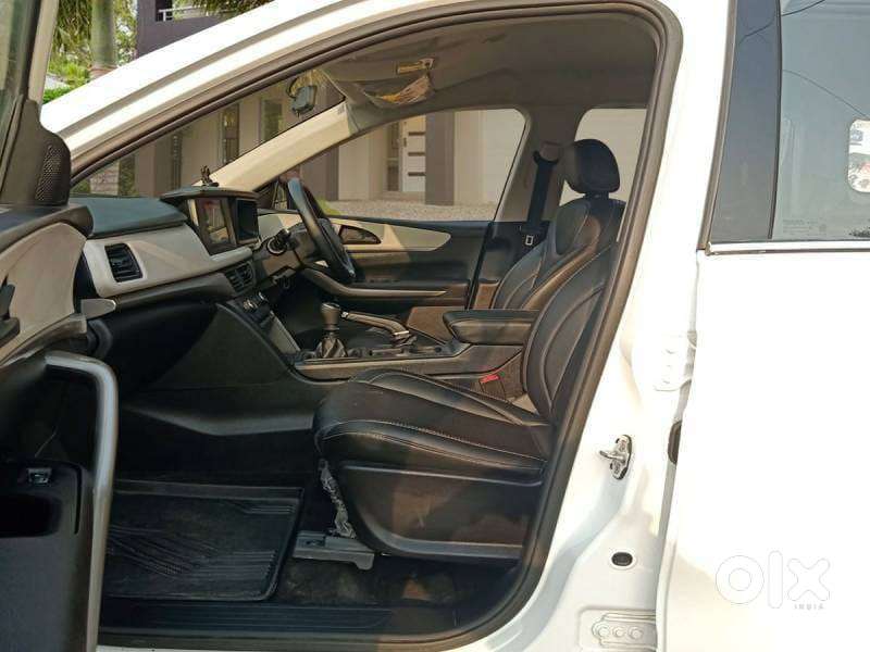 Mahindra Xuv700 2.2 Mx Diesel Mt 5 Str, 2022, Diesel