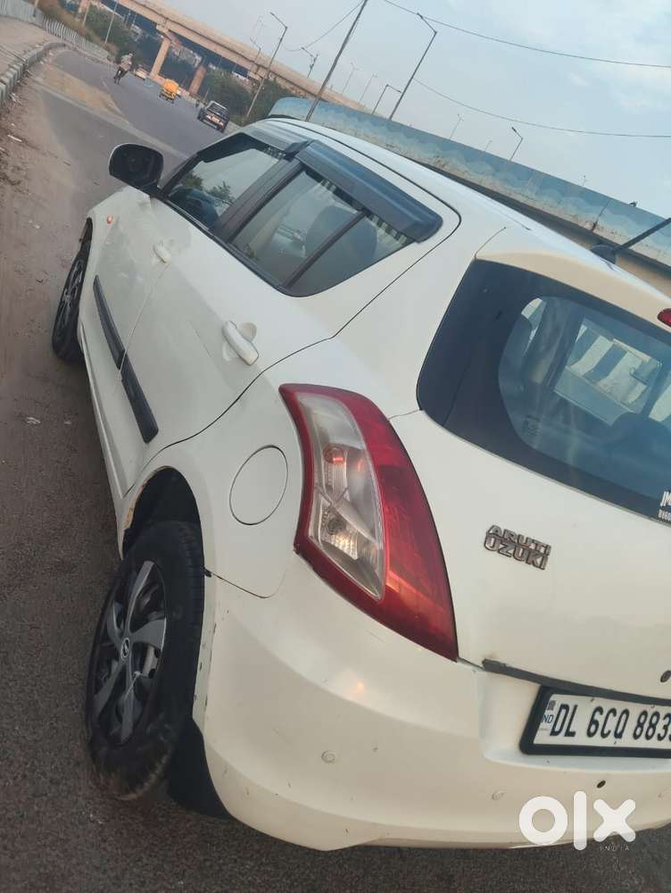 Maruti Suzuki Swift Lxi Optional-o, 2017, Petrol