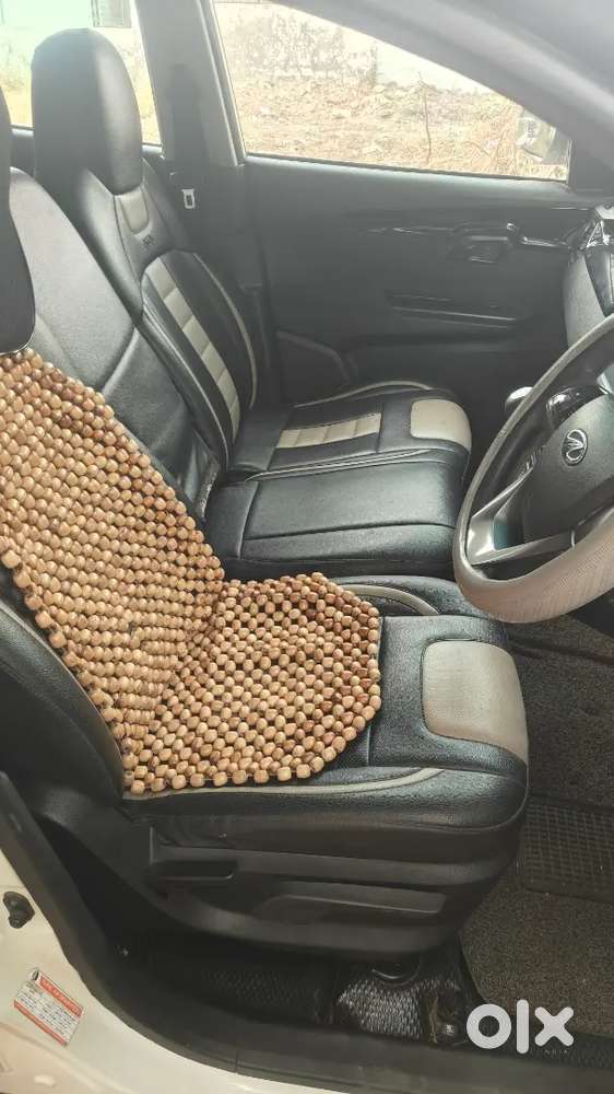 Mahindra Kuv 100 K8 Top-end Model, 6 Seater.