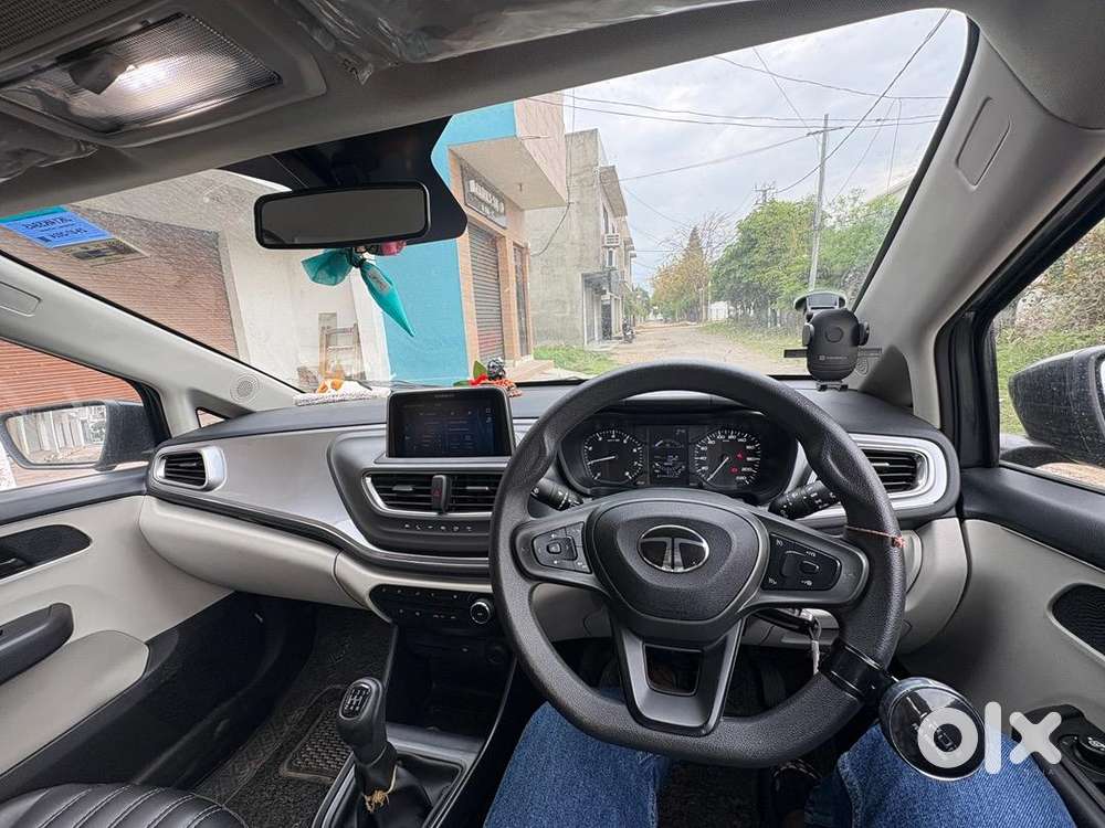 Tata Altroz 2024 Petrol Well Maintained
