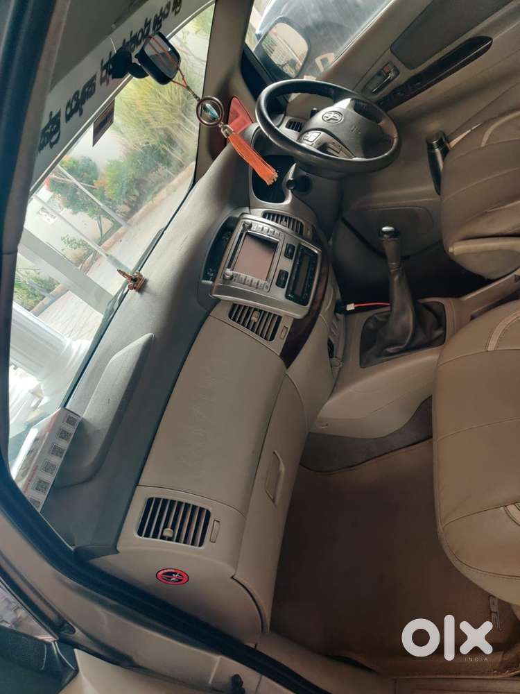 Toyota Innova 2.5 V Diesel 2012 Topend