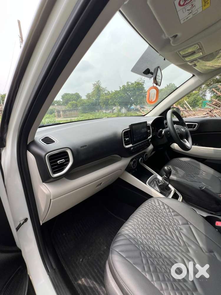 Hyundai Venue 1.2 S (o), 2024, Petrol
