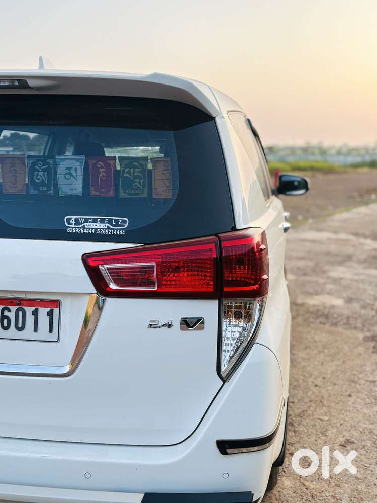 Toyota Innova Crysta [2020-ongoing] 2.4 Vx 8 Str, 2023, Diesel