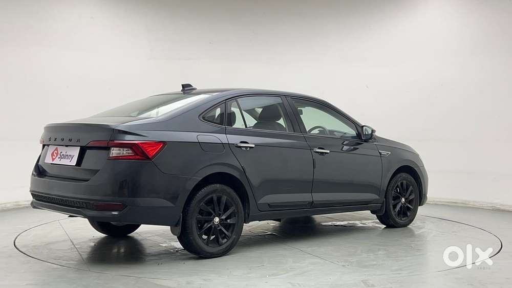 Skoda Slavia Ambition 1.0l Tsi At, 2022, Petrol