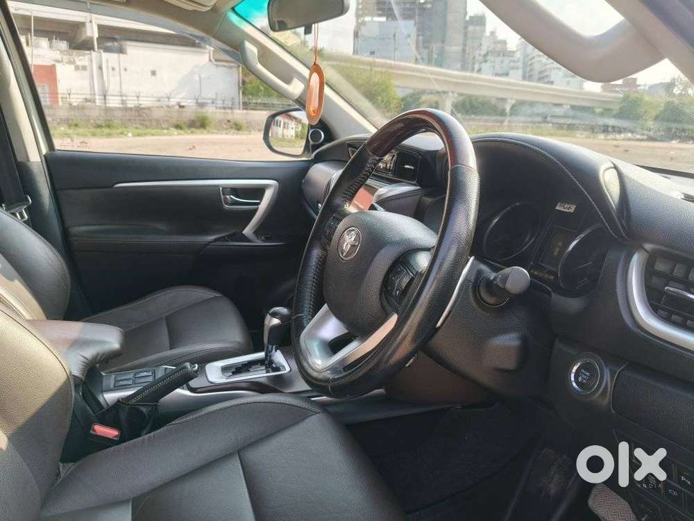 Toyota Fortuner Legender