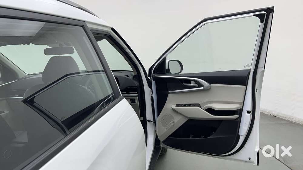 Kia Carens 1.4 Prestige 7 Str, 2023, Petrol