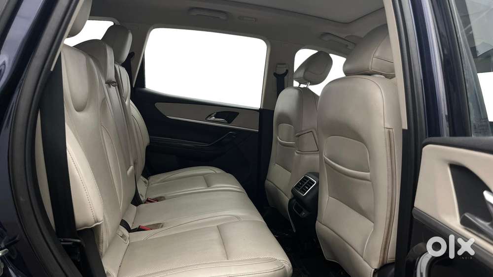 Mahindra Xuv700 2.0 Ax 7 Petrol At Luxury Pack Str, 2022, Petrol