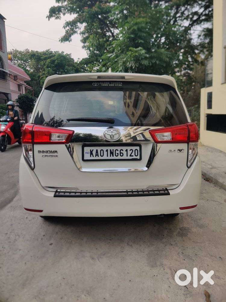 Toyota Innova Crysta 2.4 V 8 Str, 2016, Diesel