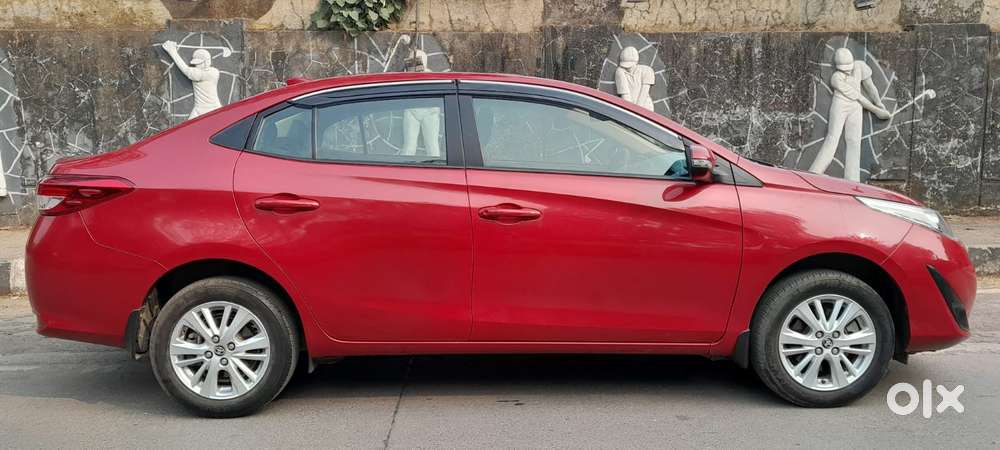 Toyota Yaris V Cvt, 2018, Petrol