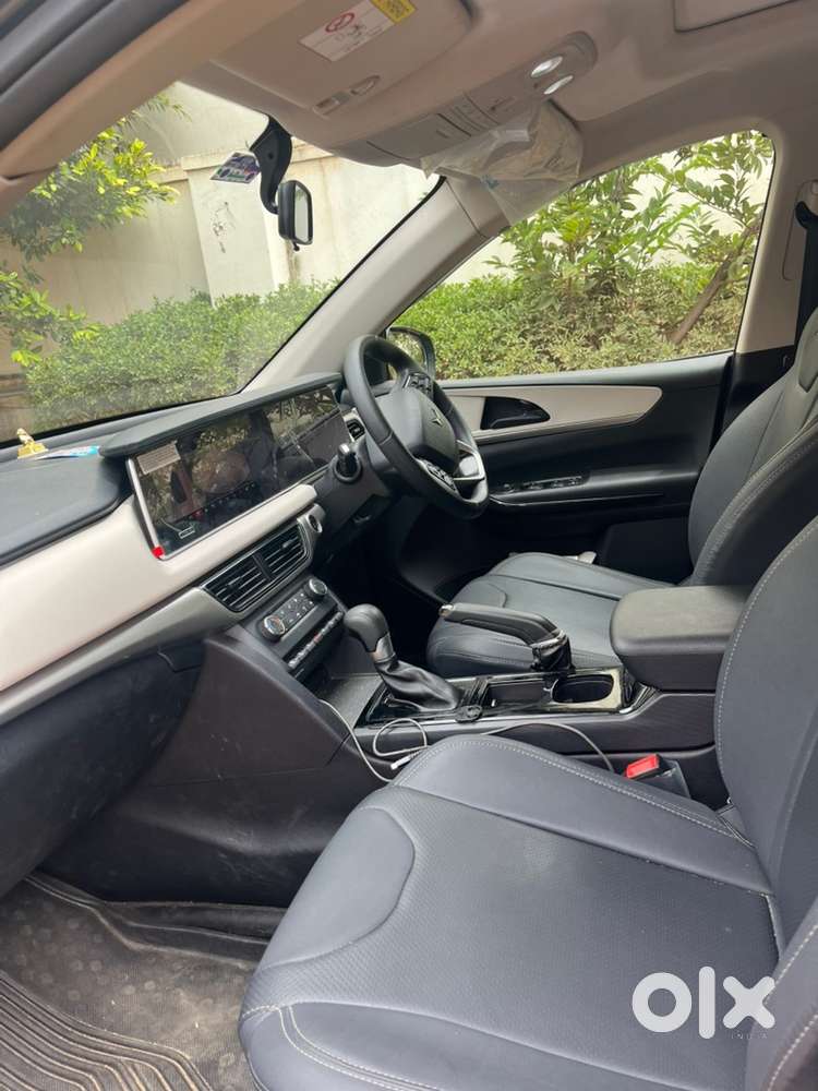2025 Mahindra Xuv700 Ax5 7seater. Well Maintained. Only 4000kms Driven