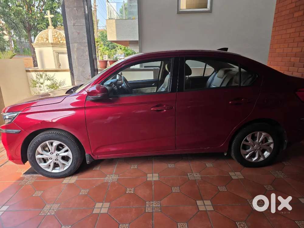 Honda Amaze Vx ,cvt 52000 Kms Driven ,excellent Condition