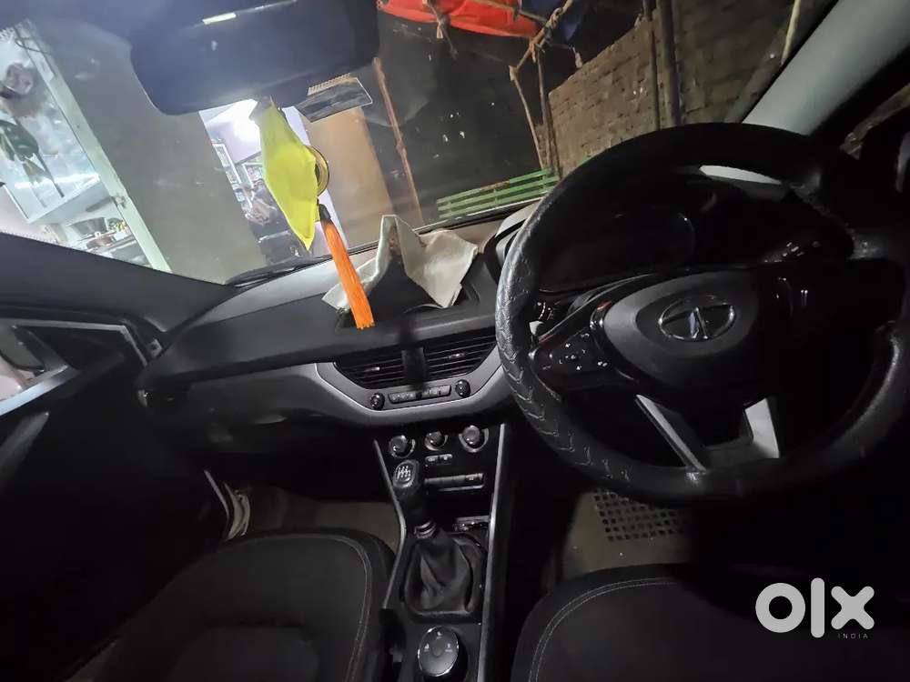 2021 Tata Nexon Xm (s) Petrol Single Owner