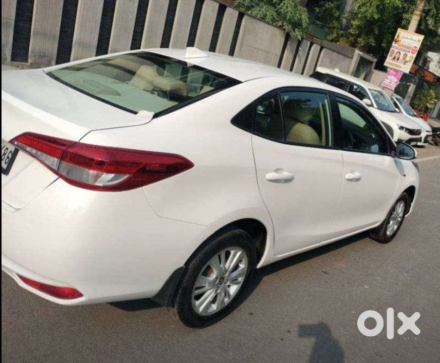 Toyota Yaris J Cvt, 2021, Petrol