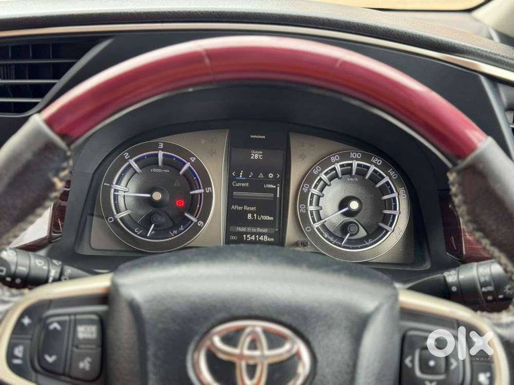 Toyota Innova Crysta 2.4 V, 2016, Diesel