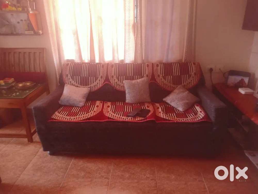 Sofa black colour