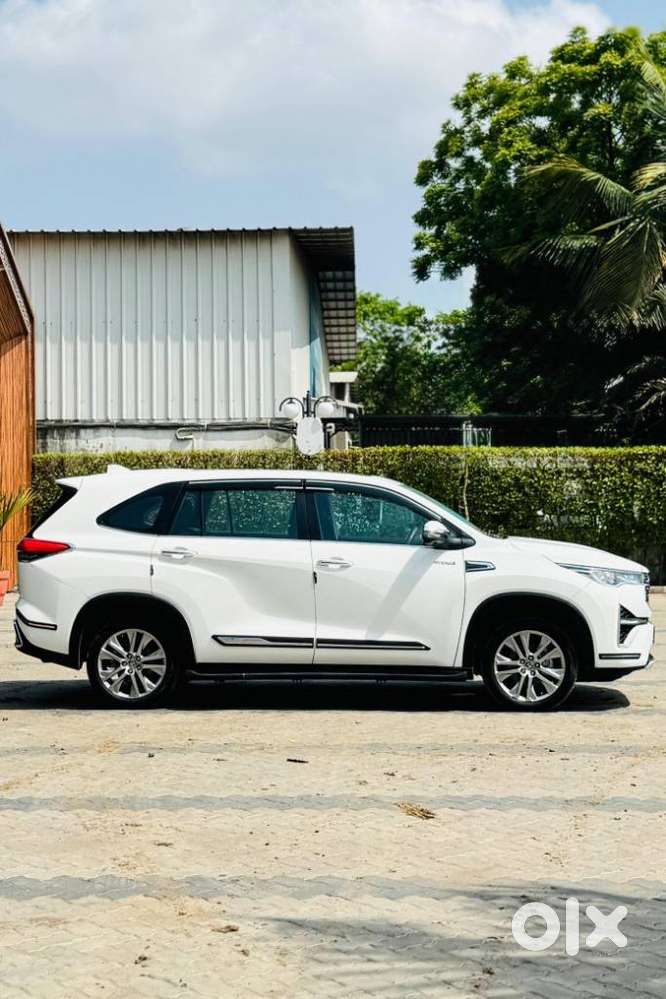 Toyota Innova Hycross 2.0 Zx (o) Hybrid 7 Str, 2024, Petrol