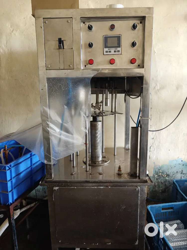 Filling and capping machine