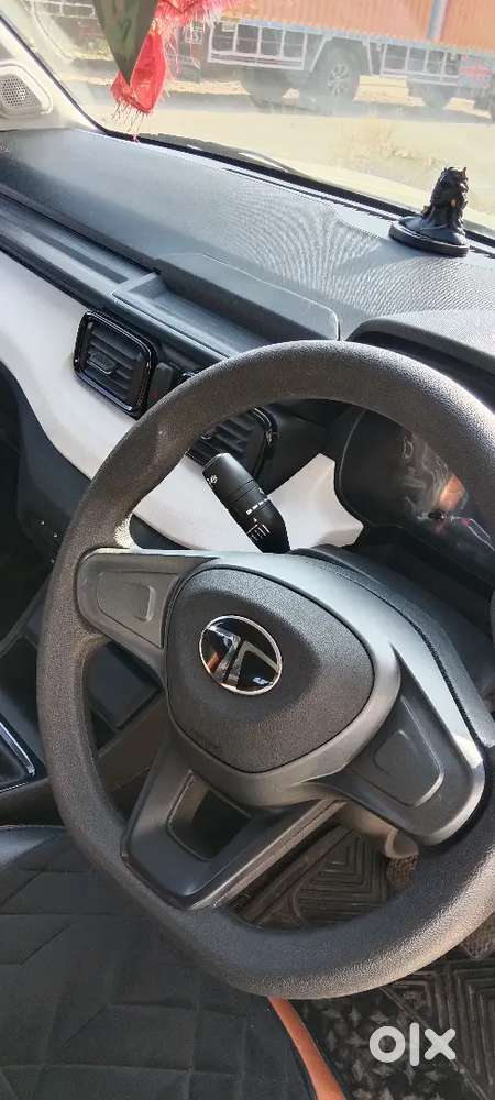 Tata Punch 1.2 Revotron 2025