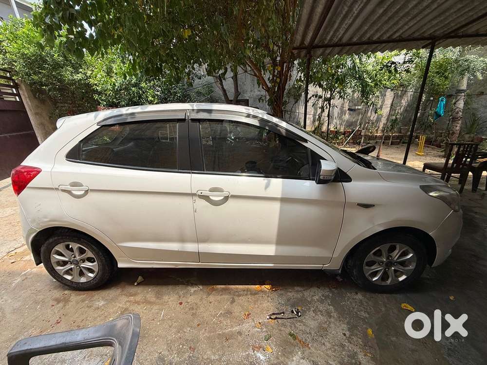 Ford Figo Petrol 2015