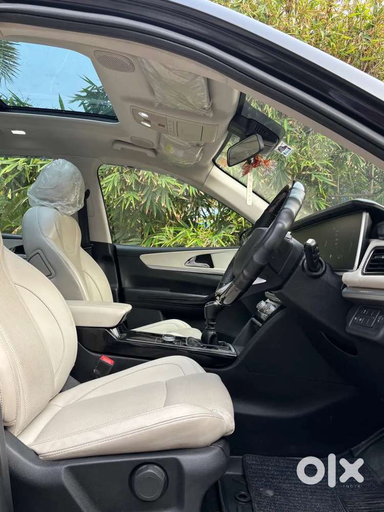 Mahindra Xuv700 2.2 Ax 7 Diesel Mt Luxury Pack Str, 2025, Diesel