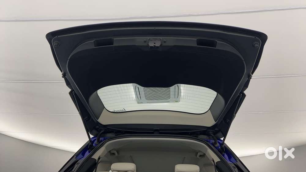 Mahindra Xuv700 2.0 Ax 7 Petrol At Luxury Pack Str, 2021, Petrol