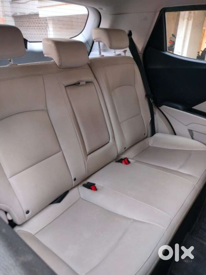 Mahindra Xuv300 1.2 W8 (o) Amt Petrol, 2022, Petrol