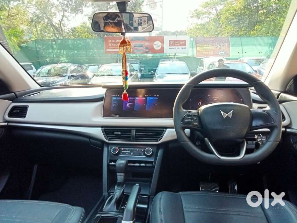 Mahindra Xuv700 2.0 Ax 5 Petrol At Str, 2022, Petrol