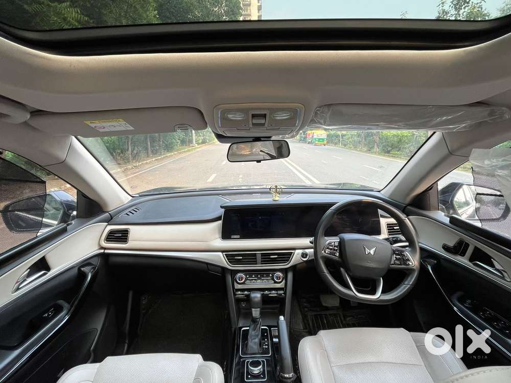 Mahindra Xuv700 2.0 Ax 7 Petrol At Str, 2024, Petrol