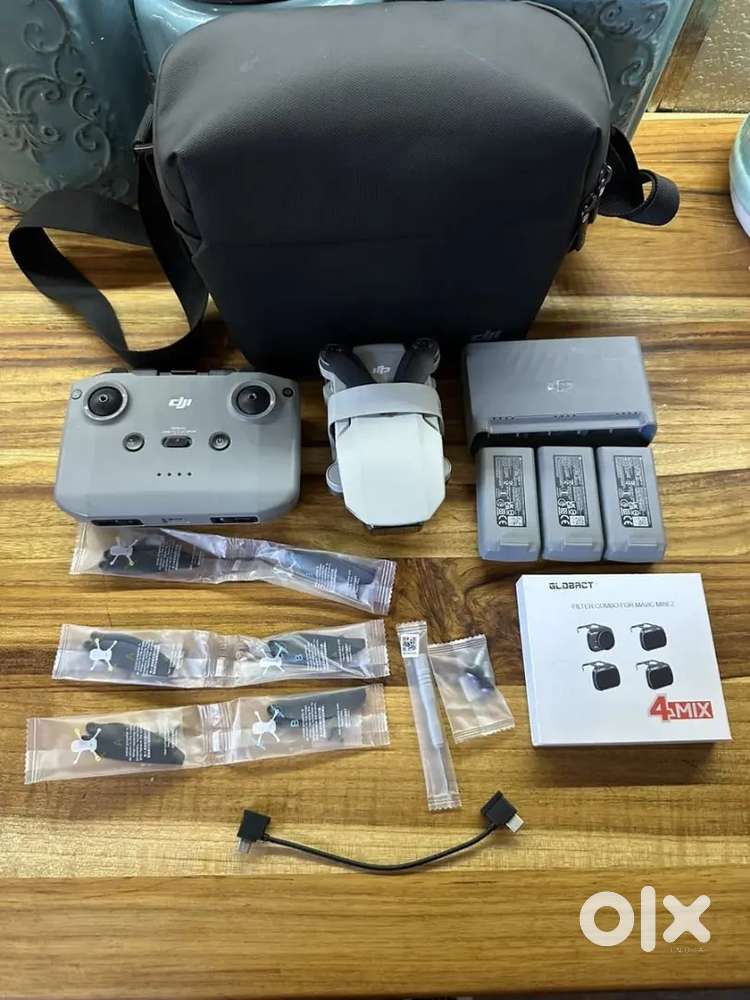 New DJI Mini 2 ( 249 g) Drone, Lightly-Used Batteries & Controller, Ba