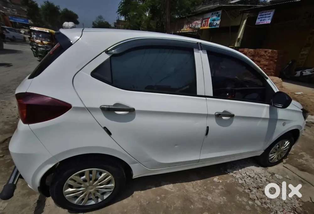 2022 Tata Tiago Revotron Second-owner Cng