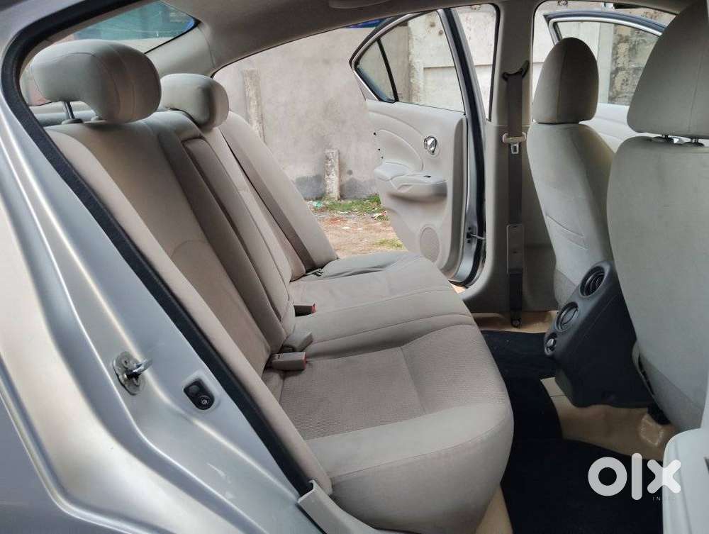 Nissan Sunny, 2015, Petrol