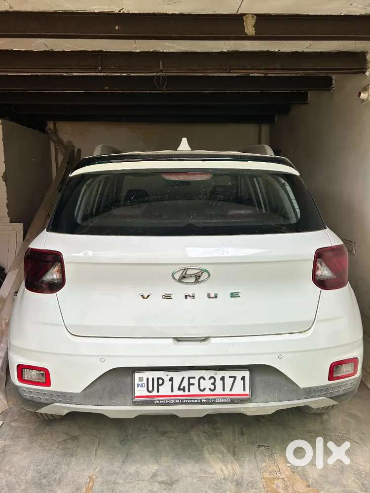 Hyundai Venue 2022 Petrol 33000 Km Driven