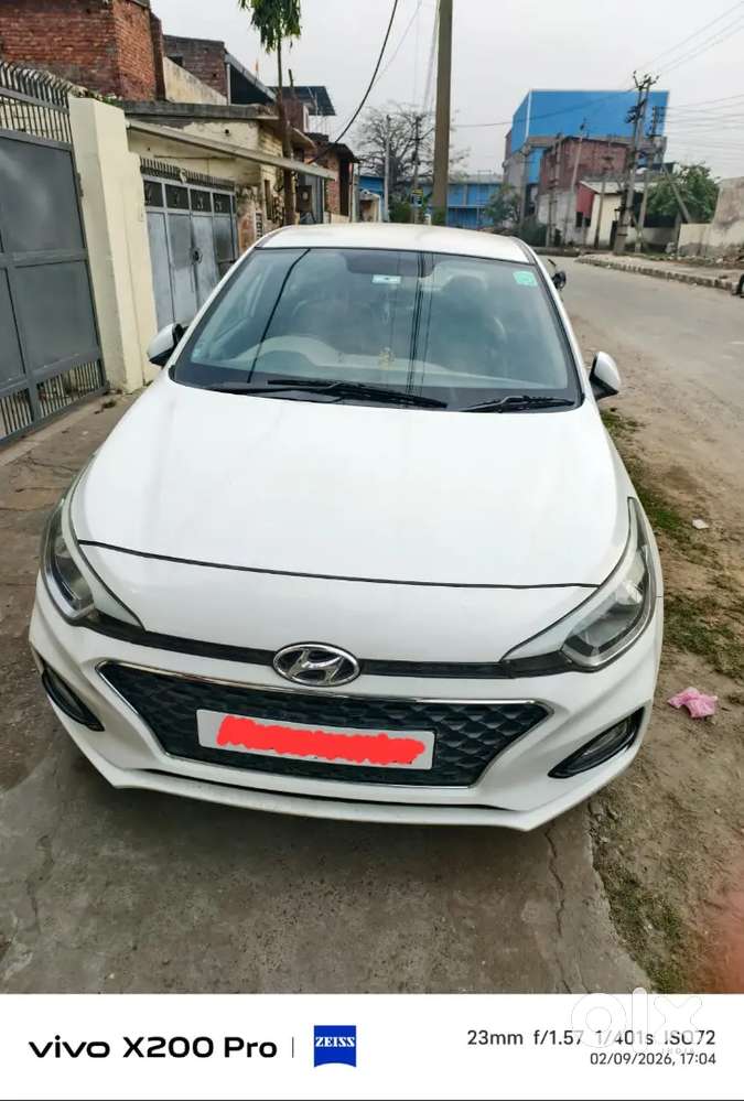 Well Maintained Polar White Coloured I20 (2020) Petrol Sports Manual