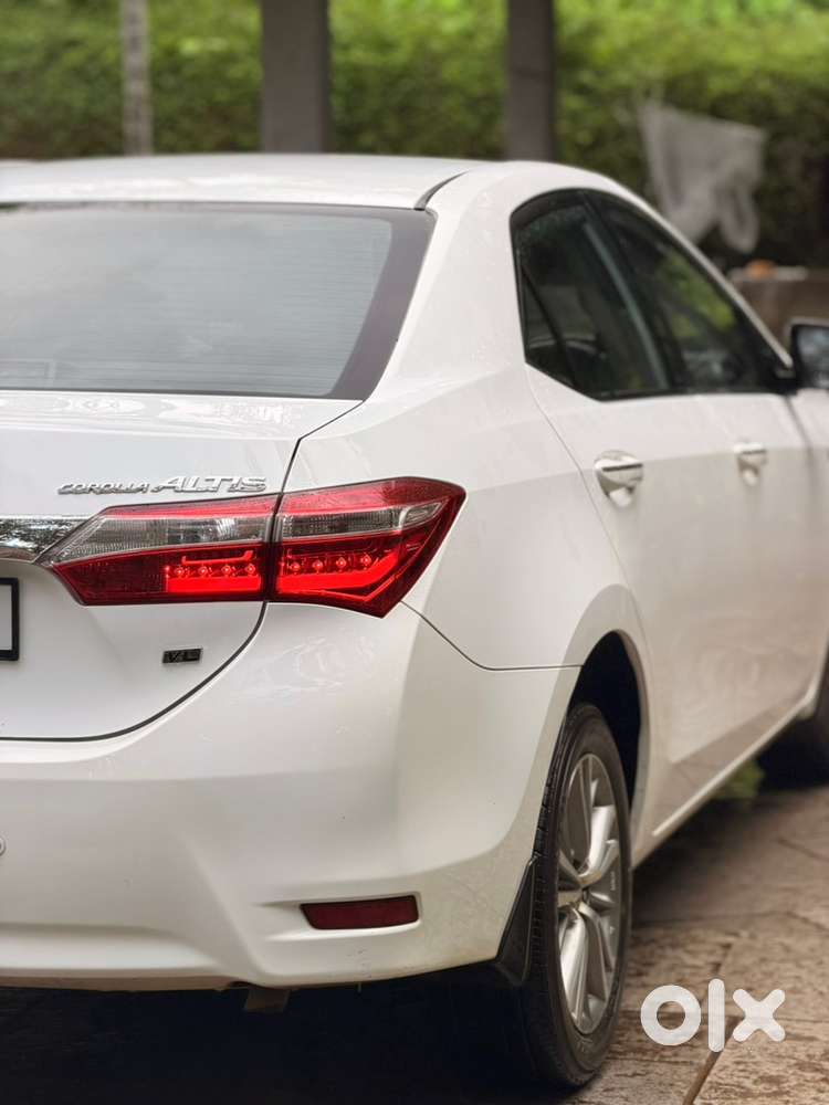 Toyota Corolla Altis 1.8 V At  2017  40,000 Km
