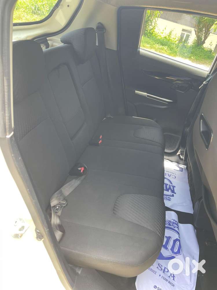Mahindra Kuv 100 K8 5str, 2018, Petrol