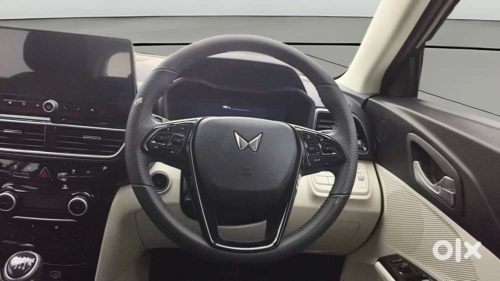 Mahindra Xuv 3xo Ax5 Pm Mt, 2025, Petrol