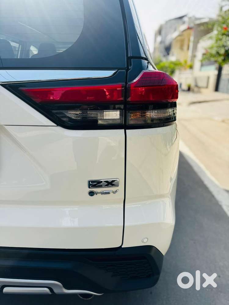 Toyota Innova Hycross 2.0 Zx (o) Hybrid 7 Str, 2025, Petrol