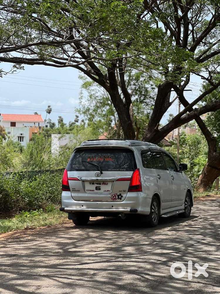 Toyota Innova 2011 Diesel 327000 Km Driven