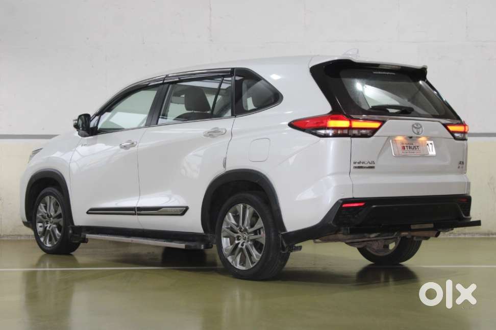 Toyota Innova Hycross 2.0 Zx Hybrid 7 Str, 2025, Petrol