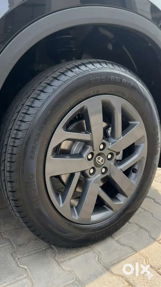 2021 Tata Safari Black - Top Notch Condition - Single Handed Driven