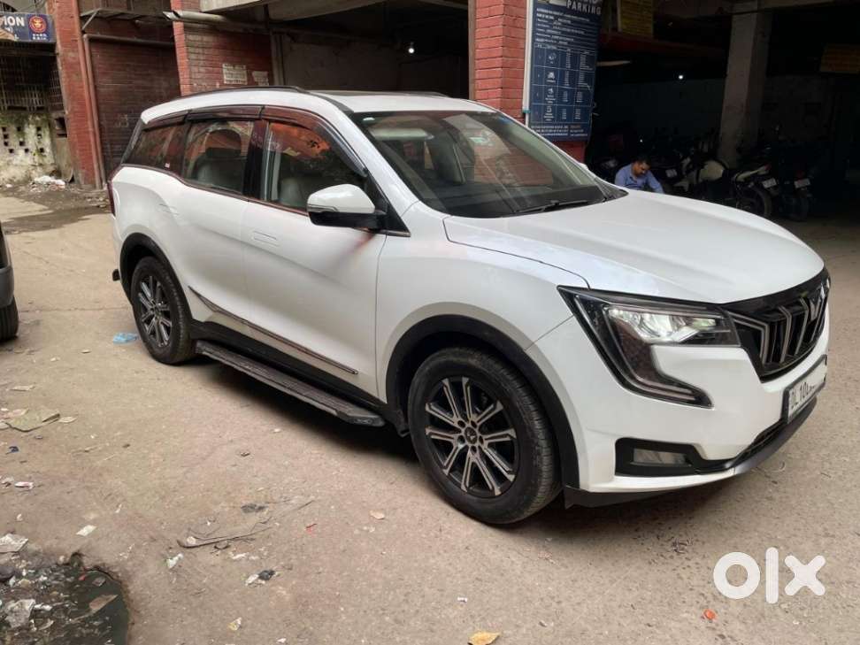Mahindra Xuv700 2.0 Ax 7 Petrol Mt Str, 2022, Petrol