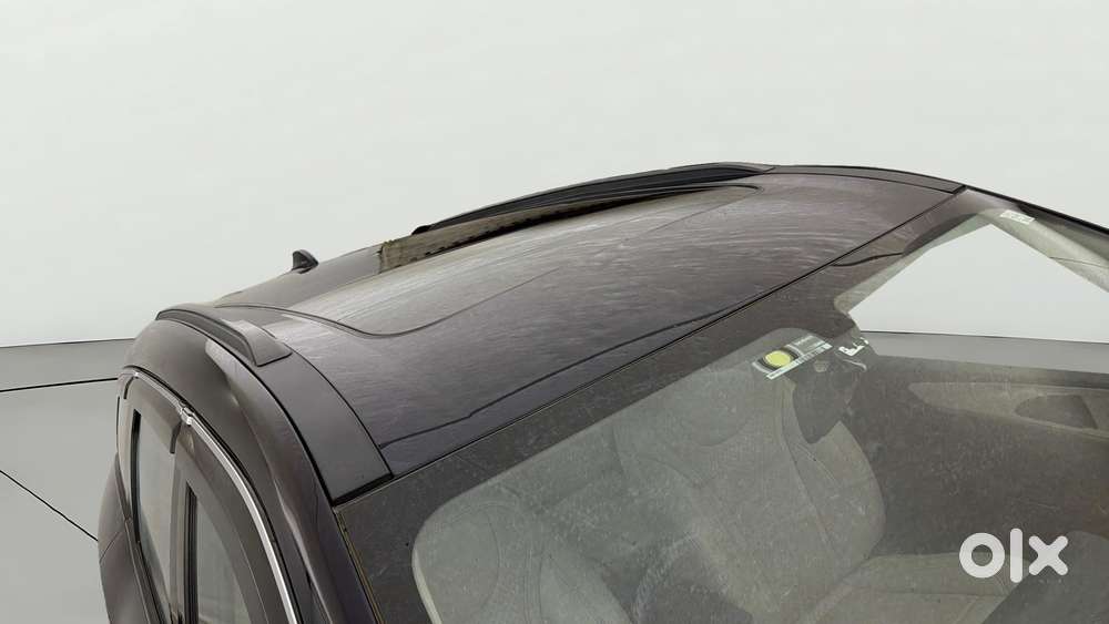 Mahindra Xuv700 2.0 Ax 5 Petrol Mt 7 Str, 2023, Petrol