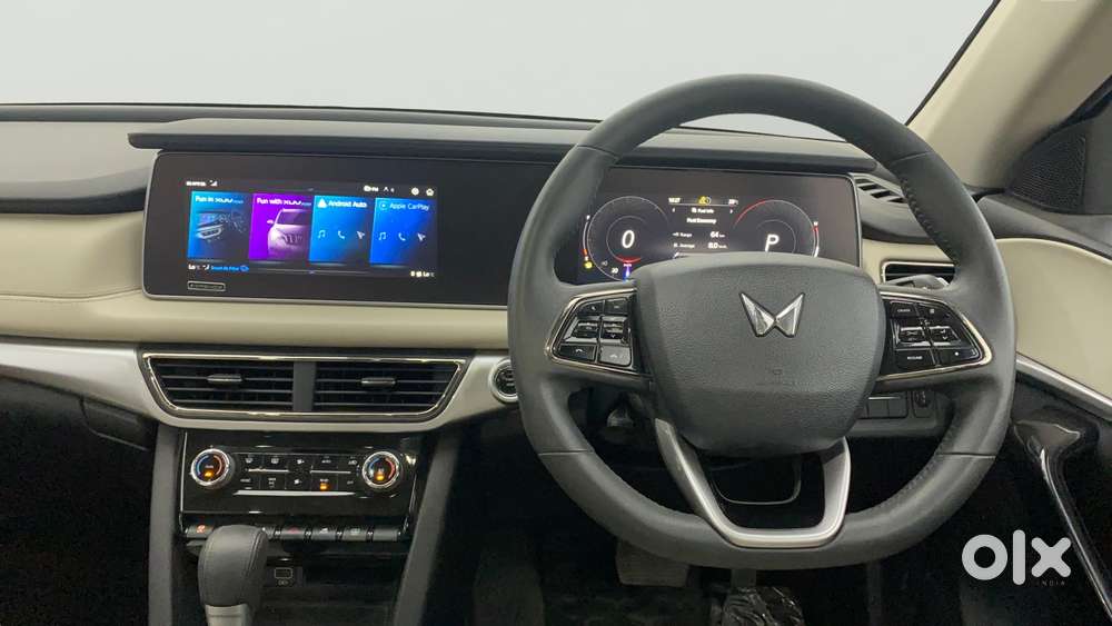 Mahindra Xuv700 2.0 Ax 7 Petrol At Str, 2024, Petrol