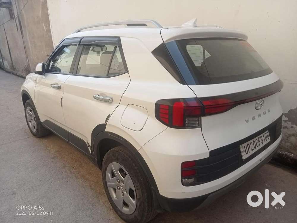 Hyundai Venue 2023 Petrol Well Maintained