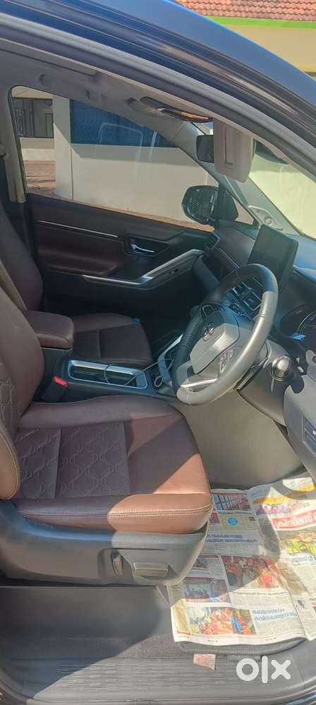 Toyota Innova Hycross 2.0 Zx (o) Hybrid 7 Str, 2025, Cng & Hybrids