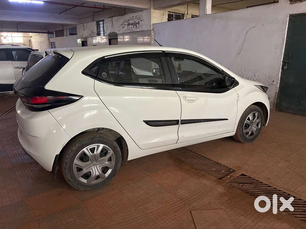 Tata Altroz Petrol 2024