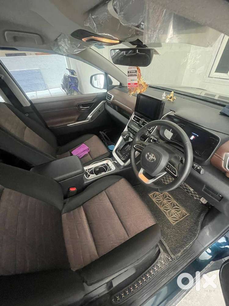 Toyota Innova Hycross (2023)
