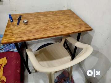 Nilkamal study best sale table with chair