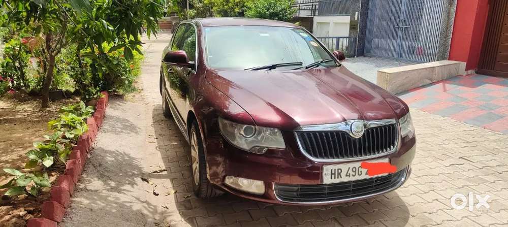Skoda Superb 2011 Petrol 70000 Km Driven
