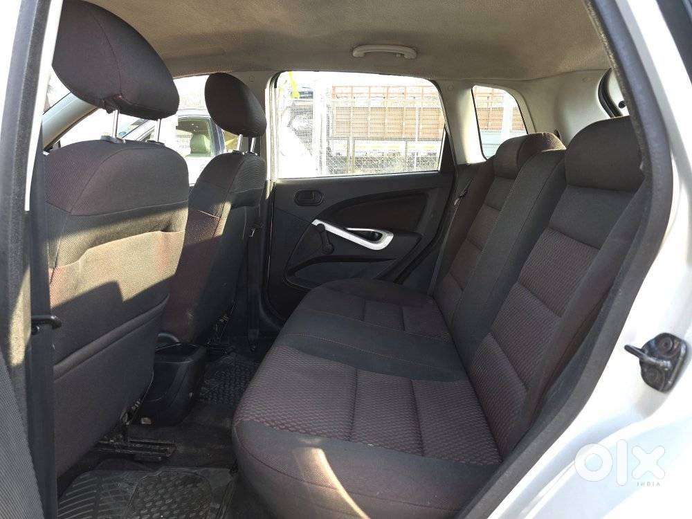 Ford Figo 2012-2015 Petrol Titanium, 2010, Petrol